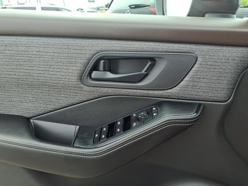 Used 2022 Nissan Rogue S AWD/4WD image 13
