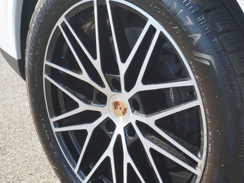 Certified 2025 Porsche Cayenne Coupe AWD/4WD image 12