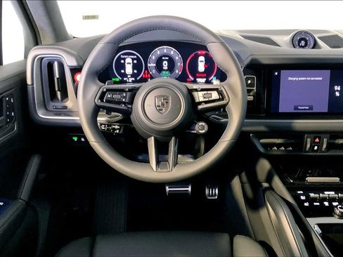 Certified 2025 Porsche Cayenne Turbo image 11
