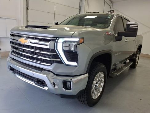 Used 2025 Chevrolet Silverado 2500 LTZ w/ LTZ Premium Package AWD/4WD image 7