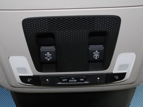 Used 2023 Honda Pilot Elite image 14