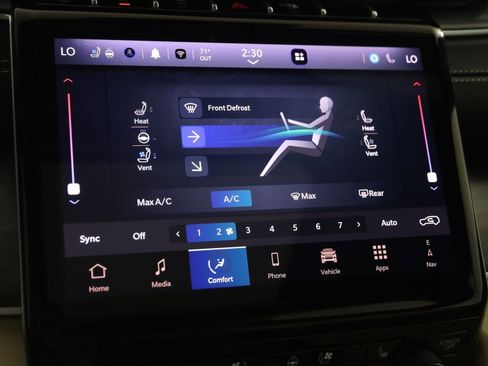 Used 2024 Jeep Grand Cherokee Limited w/ Luxury Tech Group II image 34