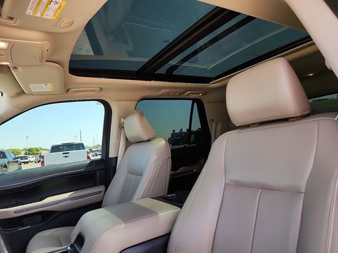Used 2022 Ford Expedition XLT AWD/4WD image 12