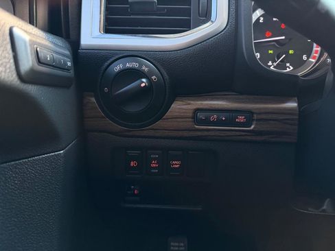 Used 2017 Nissan Titan SL w/ Chrome Package image 10