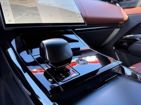 Used 2024 Land Rover Range Rover Sport image 32