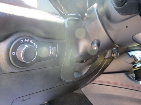 Used 2025 Dodge Durango GT AWD/4WD image 7