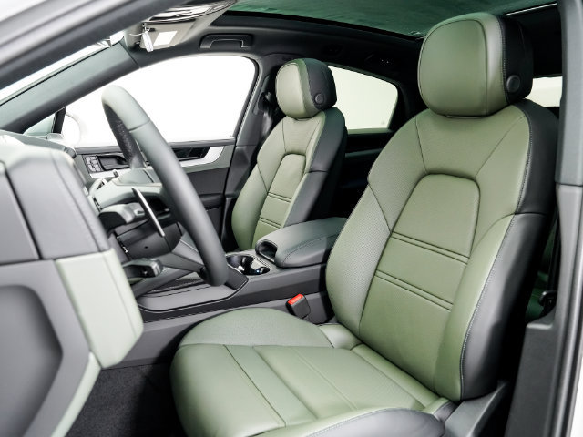 Certified 2026 Porsche Cayenne Coupe AWD/4WD image 5