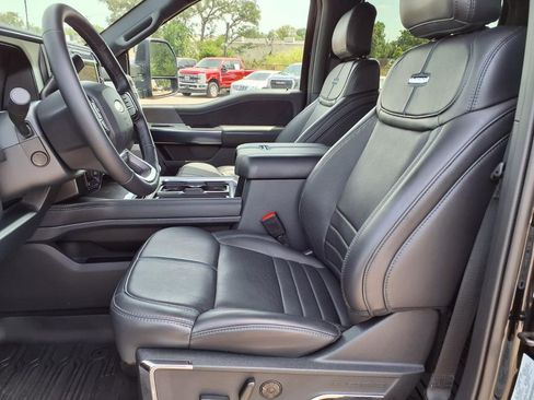 Used 2025 Ford F250 Platinum w/ FX4 Off-Road Package AWD/4WD image 29