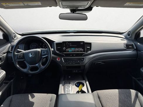 Used 2025 Honda Ridgeline Sport image 11
