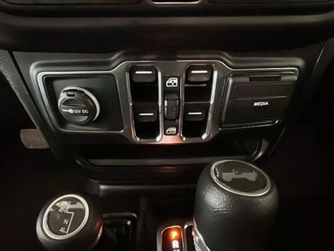 Used 2022 Jeep Wrangler Unlimited Sport AWD/4WD image 22
