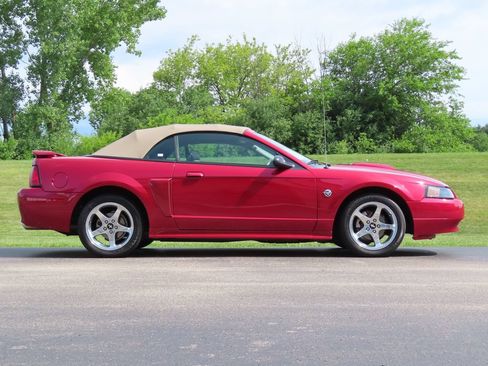 Used 2004 Ford Mustang GT RWD image 2