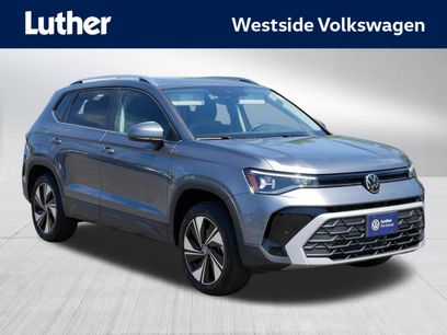 Certified 2025 Volkswagen Taos SE w/ Panoramic Sunroof Package