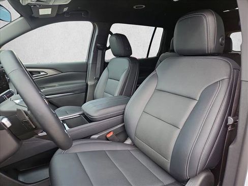 Used 2026 Chevrolet Traverse LT FWD image 16