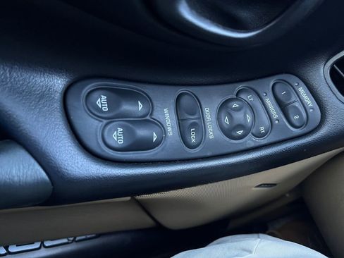 Used 1998 Chevrolet Corvette Coupe w/ Memory Pkg image 18