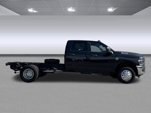 New 2025 RAM 3500 Tradesman w/ Chrome Appearance Group AWD/4WD image 8