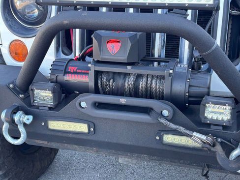 Used 2007 Jeep Wrangler Unlimited Rubicon w/ Dual Top Group AWD/4WD image 14