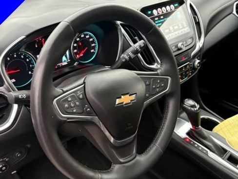 Used 2018 Chevrolet Equinox Premier FWD image 18