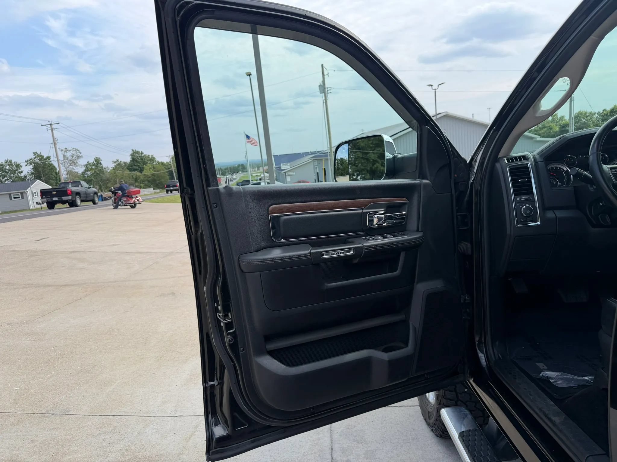 Used 2017 RAM 2500 Laramie w/ Snow Chief Group AWD/4WD image 13