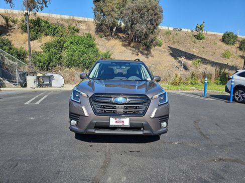 Used 2023 Subaru Forester Premium AWD/4WD image 2