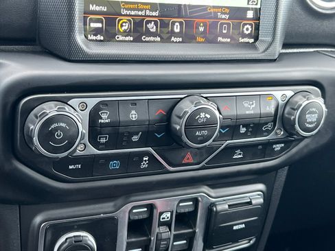 Used 2023 Jeep Wrangler Unlimited Rubicon 4xe w/ Cold Weather Group AWD/4WD image 23