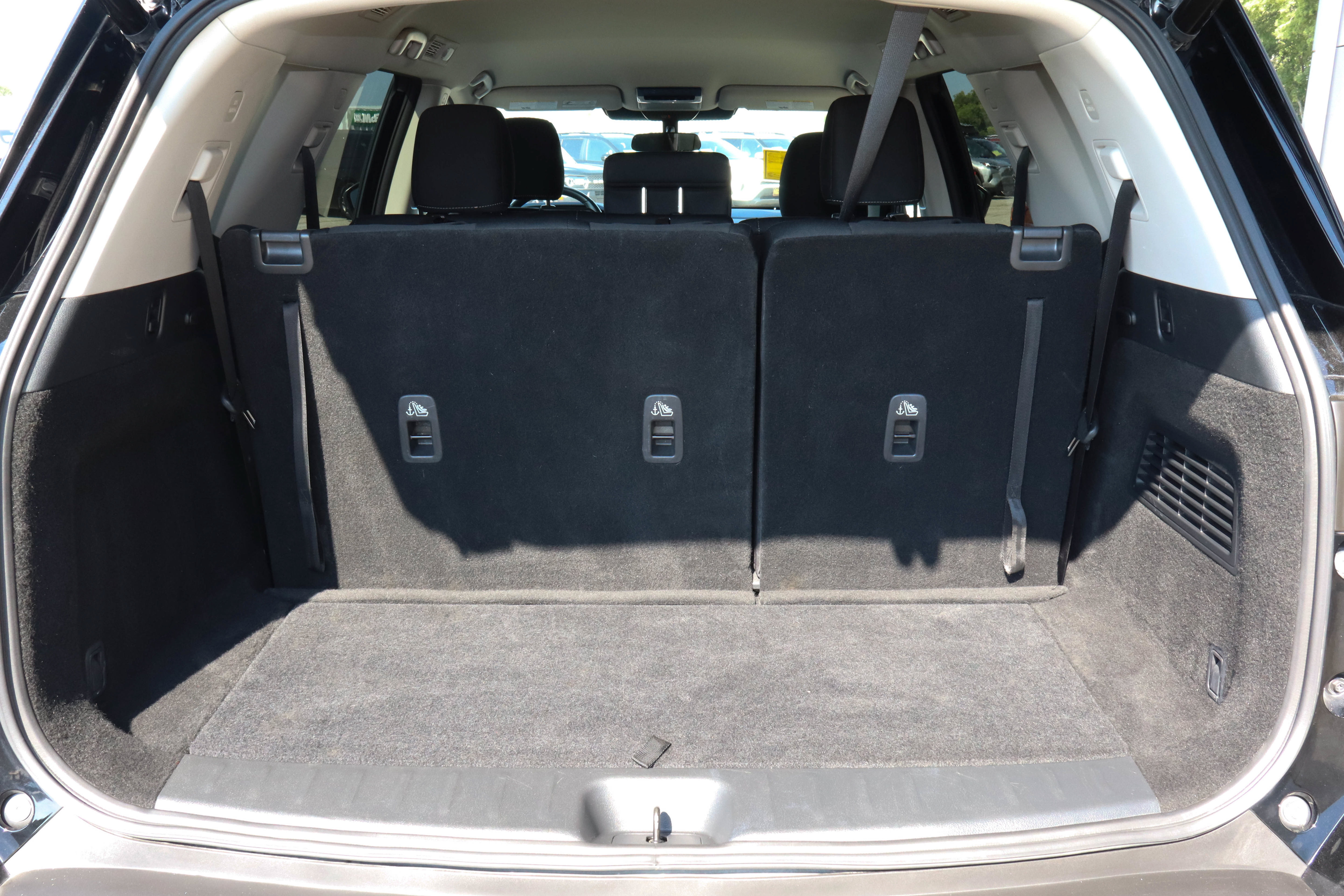 Used 2025 Nissan Pathfinder SV FWD image 9