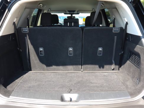Used 2025 Nissan Pathfinder SV FWD image 9