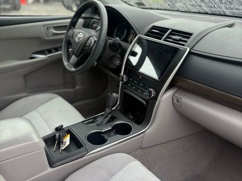 Used 2017 Toyota Camry XLE image 16