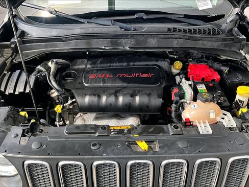 Used 2018 Jeep Renegade Latitude w/ Popular Equipment Group FWD image 31