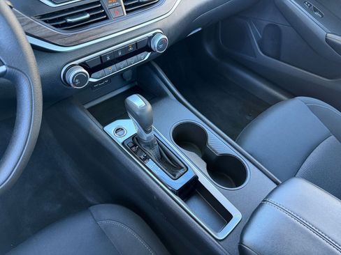 Used 2025 Nissan Altima 2.5 SV image 41