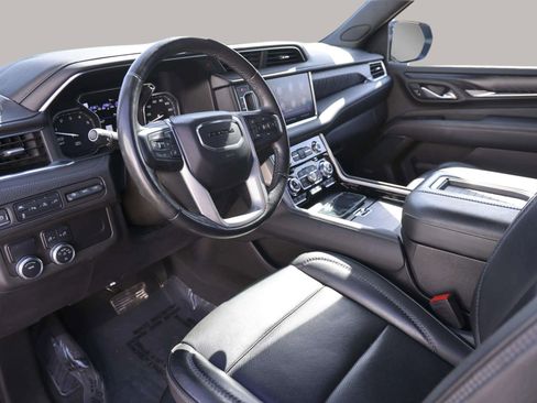 Used 2021 GMC Yukon Denali w/ Denali Premium Package image 16