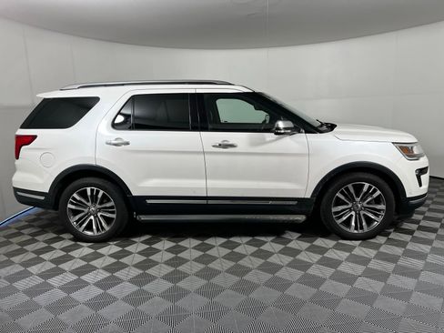 Used 2018 Ford Explorer Platinum AWD/4WD image 3