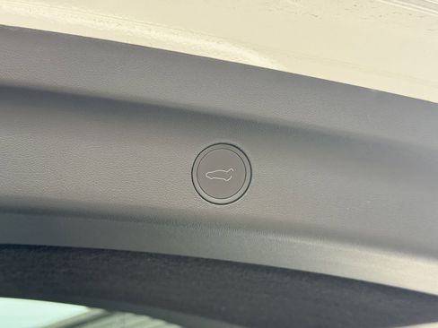 Used 2024 Tesla Model Y Long Range AWD/4WD image 11