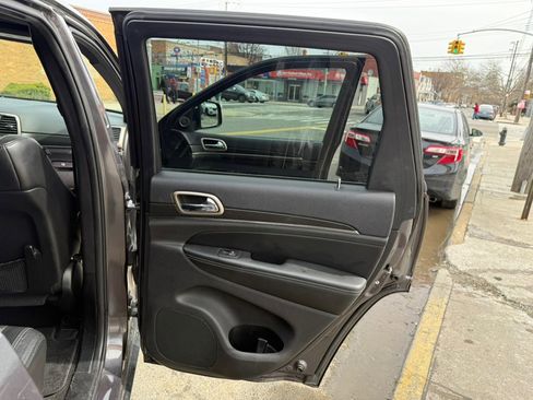 Used 2015 Jeep Grand Cherokee Limited image 25