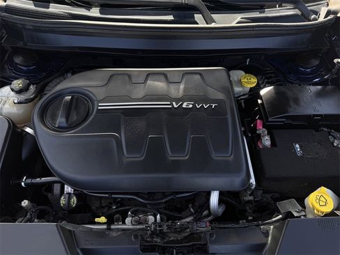 Used 2016 Jeep Cherokee Latitude w/ Cold Weather Group image 28