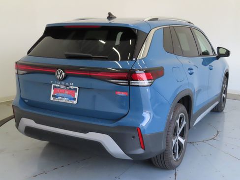 New 2026 Volkswagen Tiguan SE image 4