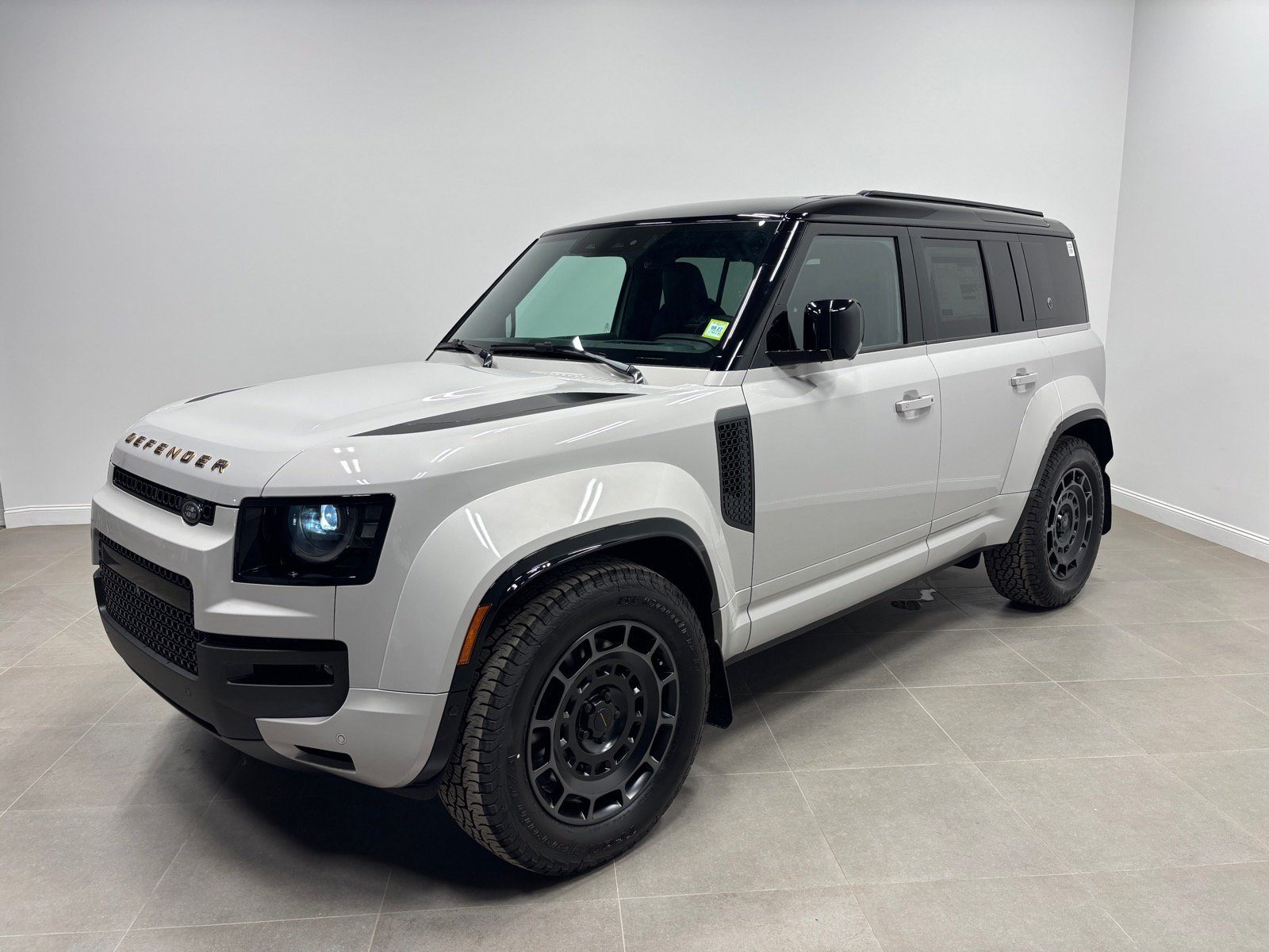 New 2026 Land Rover Defender 110 OCTA AWD/4WD image 1