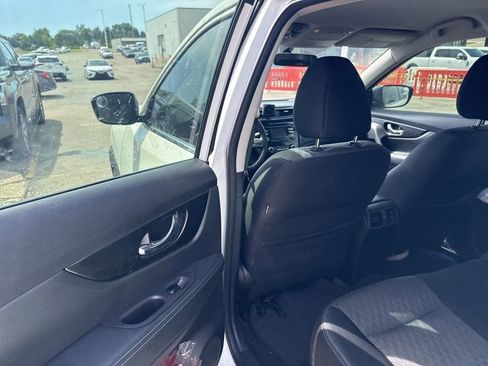 Used 2017 Nissan Rogue S AWD/4WD image 22
