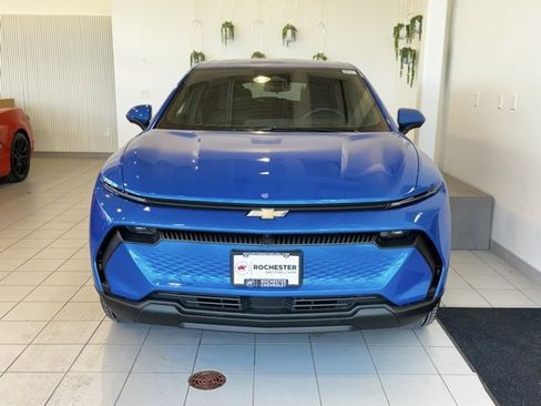 New 2026 Chevrolet Equinox EV LT image 32