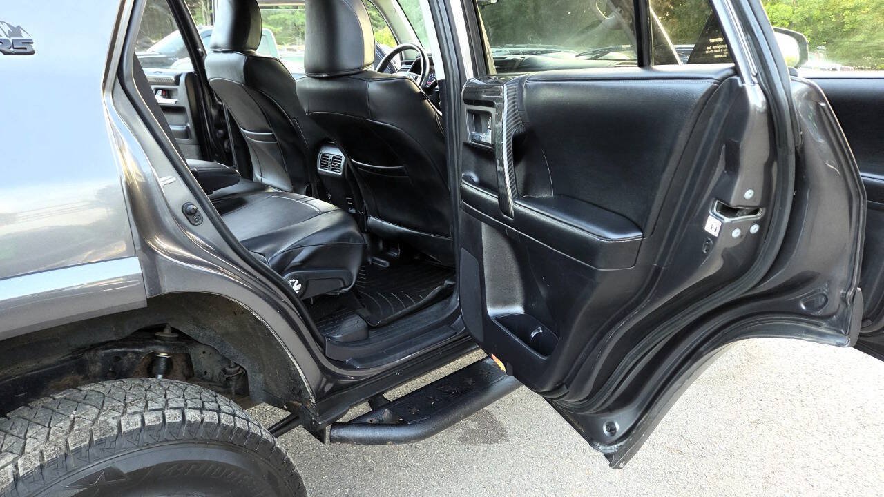 Used 2014 Toyota 4Runner SR5 AWD/4WD image 45