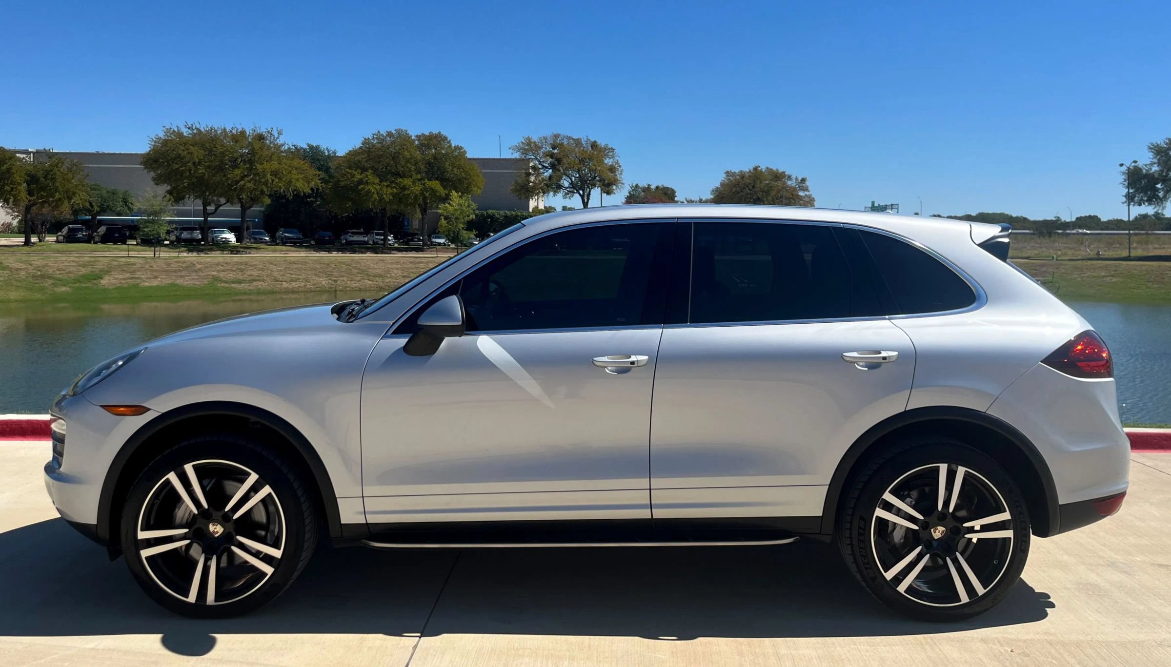 Used 2012 Porsche Cayenne S AWD/4WD image 9