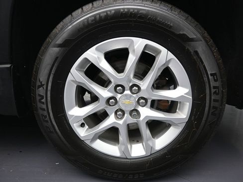 Used 2021 Chevrolet Traverse LS image 10