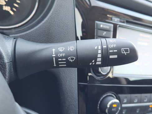 Used 2018 Nissan Rogue S image 21