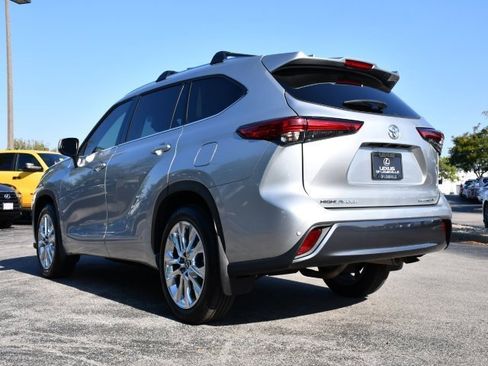 Used 2023 Toyota Highlander Limited image 5