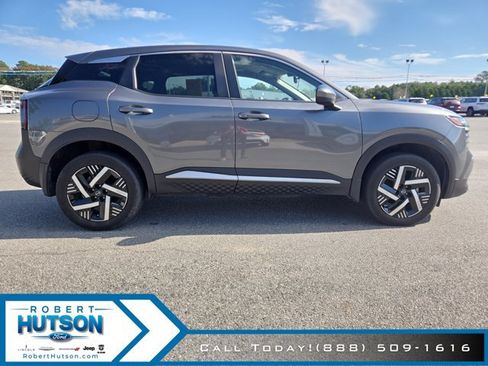 Used 2025 Nissan Kicks SV w/ Illumination Package FWD image 5