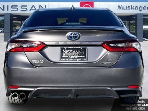 Used 2022 Toyota Camry SE image 6