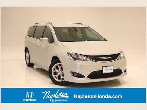 Used 2019 Chrysler Pacifica Touring-L Plus w/ Tire & Wheel Group FWD image 1