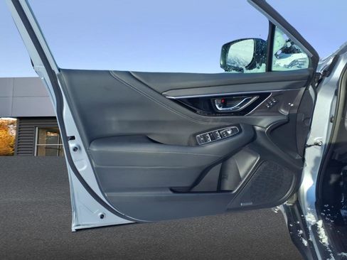 Used 2025 Subaru Outback Limited image 12
