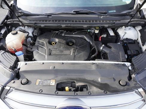 Used 2018 Ford Edge SE image 17