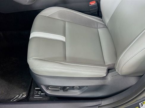 Used 2025 Toyota Camry SE image 20