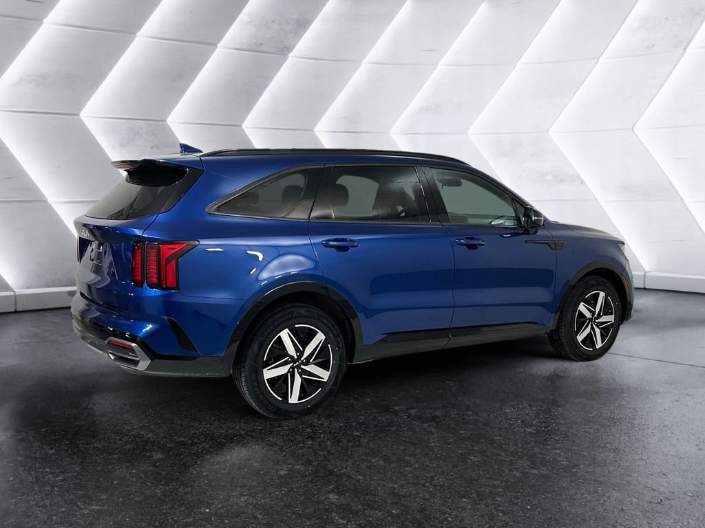 Used 2023 Kia Sorento EX w/ Panoramic Sunroof Package FWD image 4